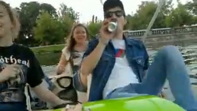 Мы на яхте провисели смотреть онлайн