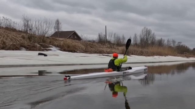 Берега во льду, а мы каячим. Epic V9 смотреть онлайн