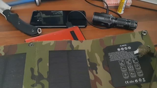 СОЛНЕЧНАЯ ПАНЕЛЬ - "электростанция"  в кармане. Заряд смартфонов,  аккумуляторов 18650,  рации....