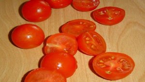 Свинина с помидорами, опятами под сыром