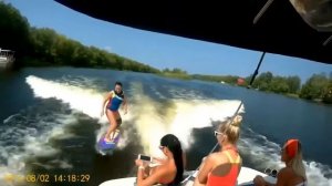 девушки отдыхают на катере , вейксерфе, жить в кайф