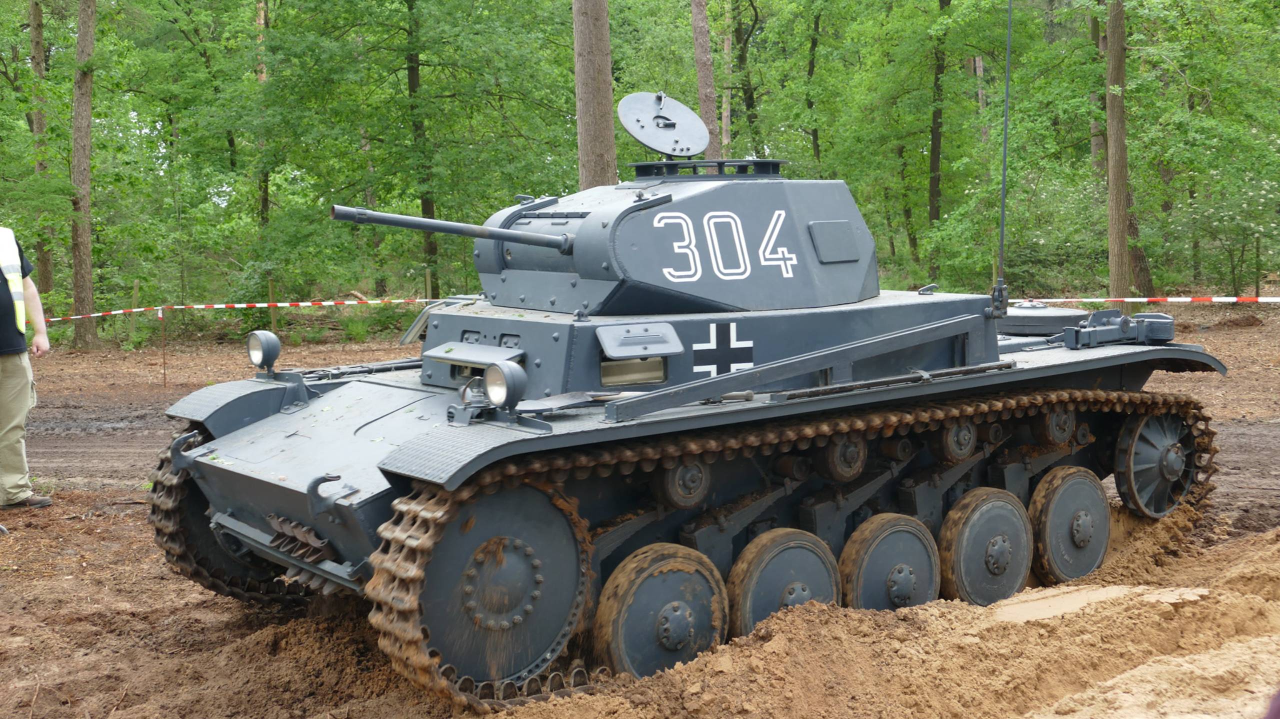 Немецкий танк Pz.Kpfw.II Ausf.c на шоу Militracks-2016 смотреть онлайн