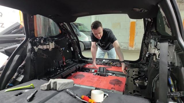 Шумоизоляция BMW 5 G30: Подробный процесс и материалы для