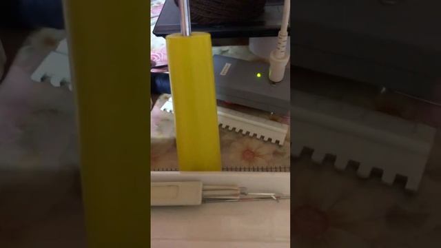 Лайфхак !! Мучалась много лет! вязание на машине. Провод от каретки перестал цепляться за нитевод.