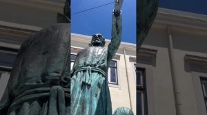 Учитель - ключ к благополучию нации. Памятник учителю в Лиссабоне. Психологический туризм.