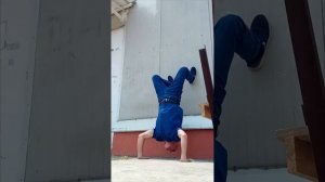 62 года! Отжимания в вертикальной стойке! Производстве?