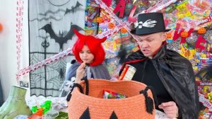 Miss Katy|Мисс Кэти Распаковка угощений на Helloween