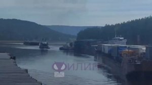 В Усть-Куте затопило теплоход на реке Лена