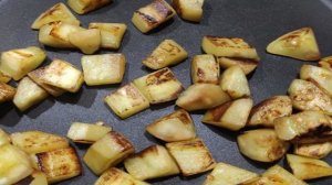 Теплый салат из баклажанов и помидоров