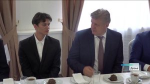 Полпред президента в Сибири наградил многодетную семью из Кемеровской области