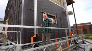 Легкий фасадный строительный подъемник.