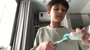 Van и зубная паста (как открыть пасту elmex)