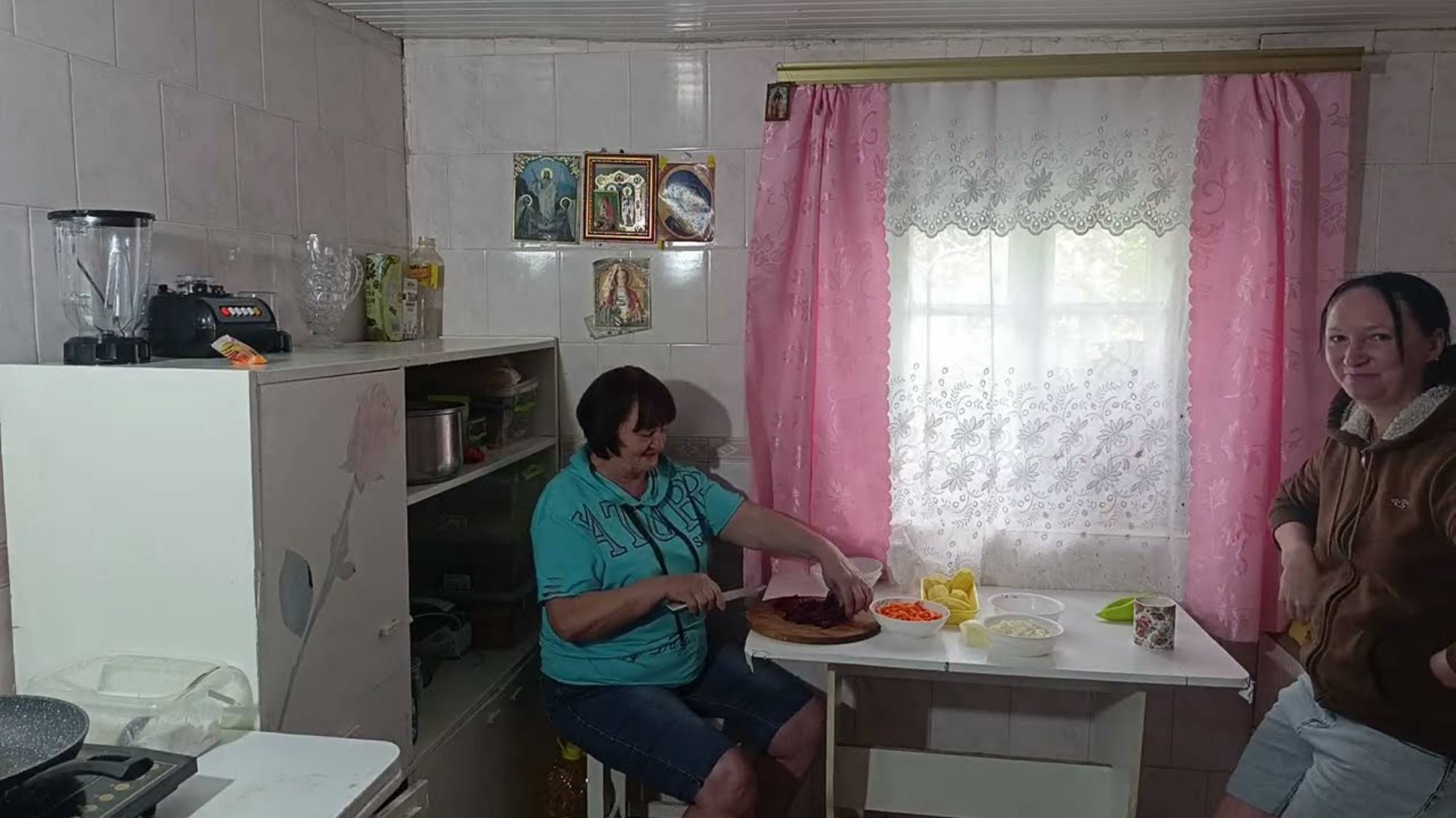 ТРИ ПОКОЛЕНИЯ. Опять сидим