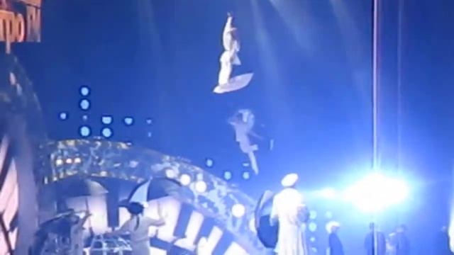 Номер с Зонтиком Ретро ФМ смотреть онлайн