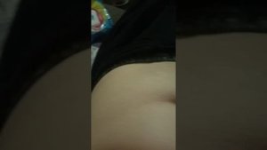 У меня волосы на животе рядом со штанами и рядом с пупк