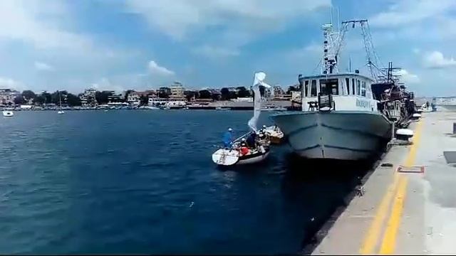 Бедстваща яхта с шестима души на борда бе спасена край смотреть онлайн