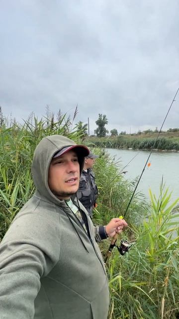 Рыба есть ! Ловить нужно уметь ) смотреть онлайн