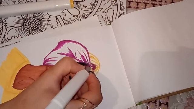 Рисуем портрет фломастерами .