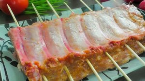 Свиные РЕБРИШКИ нанизаные на шпажки с гарниром и все это в одной духовке!