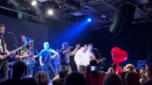 Включай микрофон! - Улыбаться в акульей пасти