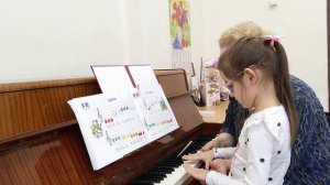 Песенки "Пастушок" и "Едет паровоз" (разбор) с Амирой, 5 лет