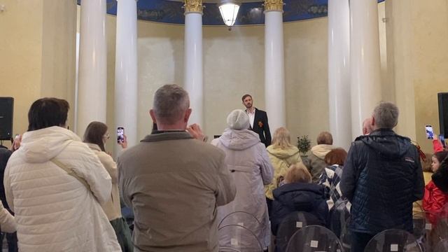 День Победы» (музыка Давида Тухманова на слова Владимира Харитонова). Поет Валерий Суковых