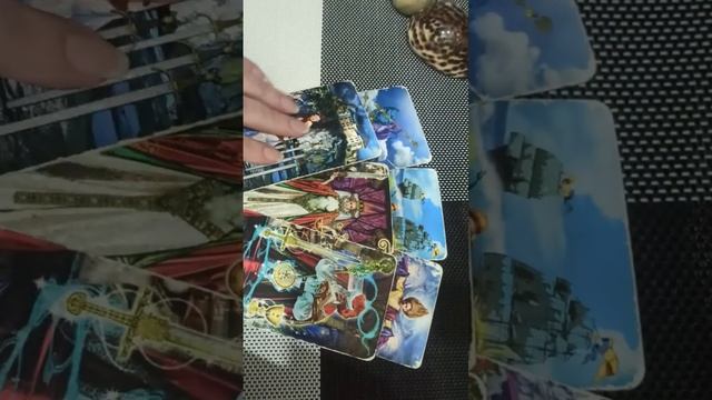 таро Поздравит ли загаданный человек с днём рождения?