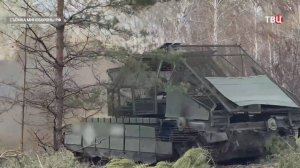 Экипаж Т-72 ударом осколочно-фугасных снарядов уничтожил опорник ВСУ / События на ТВЦ
