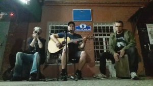 "Дорогие мои старики" (Игорь Саруханов). Уличные музыка