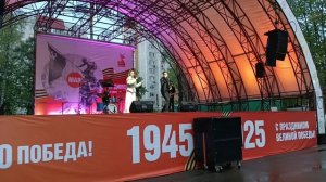 Кавер – группа "Богемия".
Такие девушки как звëзды........