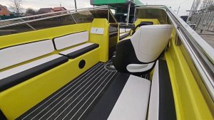 ЯРКАЯ. Жёлтая. Мощная. Красивая лодка Касатка-700 спорт.