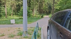 Пешим ходом. Из 10 в 11 микрорайон. Иду по улицам. Зеленоград. На улице +25 градусов.