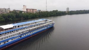 Теплоход "Огни большого города" в Твери.