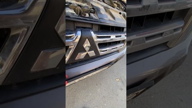 Как открыть капот Mitsubishi Pajero 4 снаружи если у вас оборв?