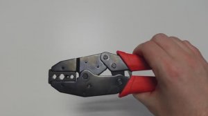 Использование клещей для обжима антенного кабеля