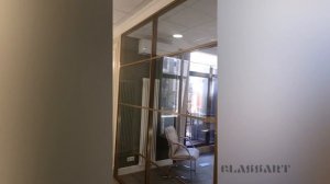 Перегородка в стиле лофт с распашной дверью в золотом цвете