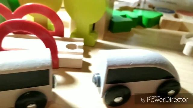 Железная дорога из бука Лиллабу большой набор смотреть онлайн