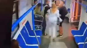 Толкнул ребёнка, что бы побыстрее приземлить свою зад?
