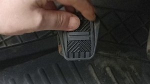 Замена трёх накладок на педалях на Ладе Калине