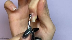 Нежный маникюр одной левой