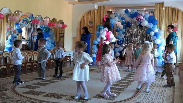 В детском саду "Светлячок" прошел праздник для малышей, выпускающихся из ясельной группы