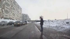 Приколы на пешеходном переходе.