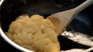 Куриный салат с сырными слойками