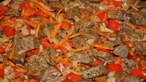 Жаркое из говядины в горшочках