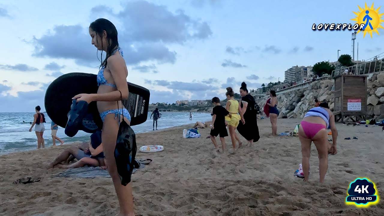 at the edge of the sky  🌃 Beach Walk  | 4K Tour 🇪🇸 смотреть онлайн