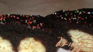 Шоколадный пирог с творожными шариками