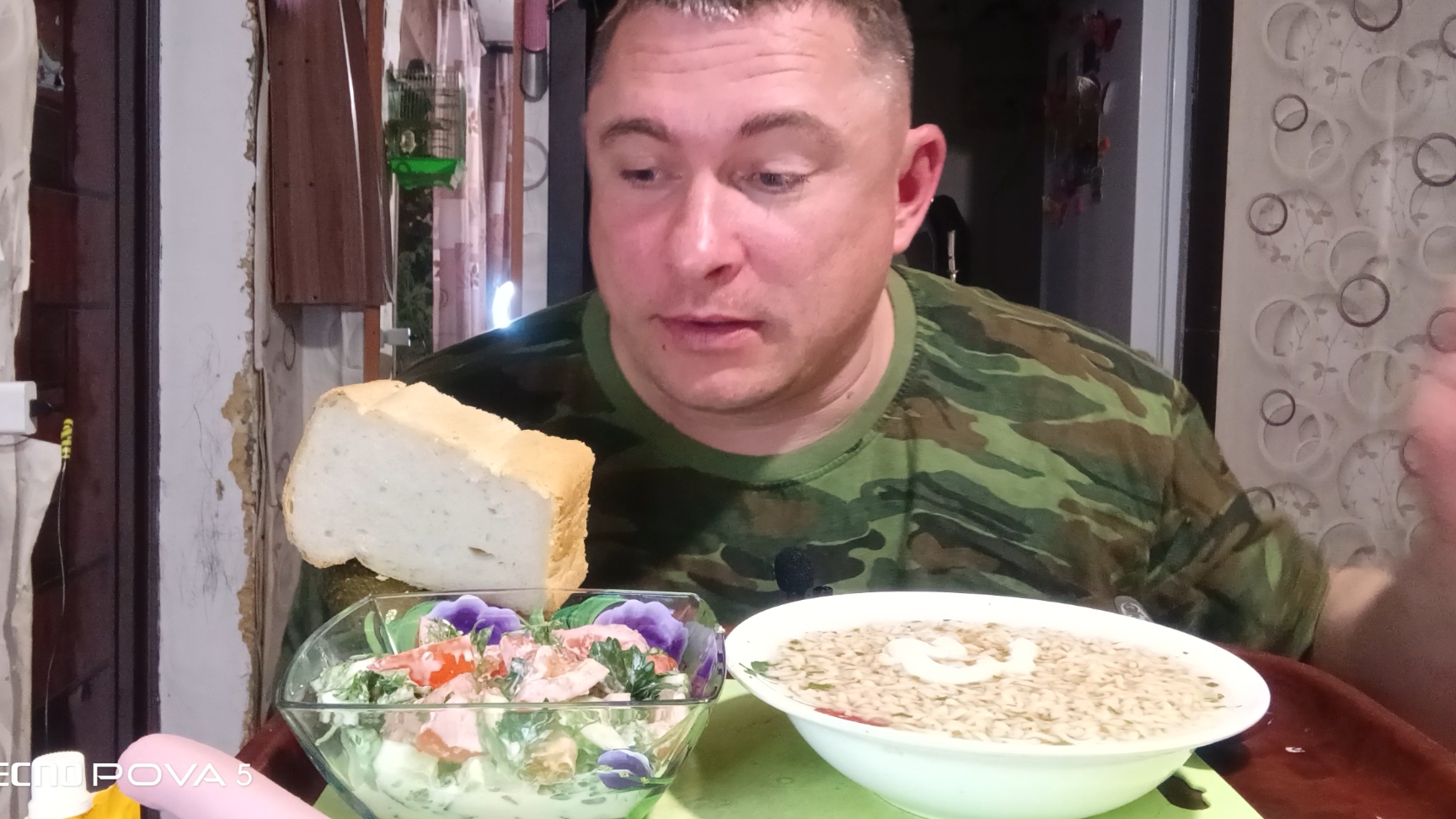 мукбанг/обжор/Доширак салат овощной,ливерная колбаса,зелень с грядки/