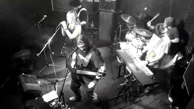 Bruxsa - Между Строк (Live in Ex.Alcatraz Club) смотреть онлайн