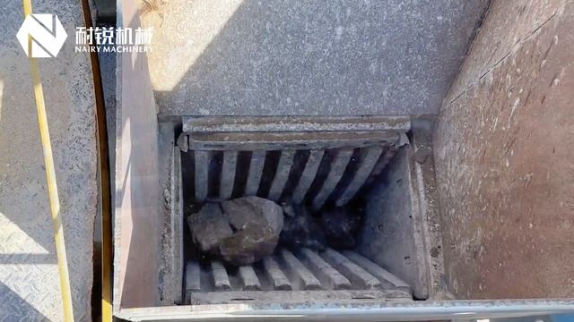 Удивительное дробление горной породы в карьере| Дроби