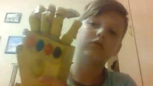 Перчатка бесконечности из картона